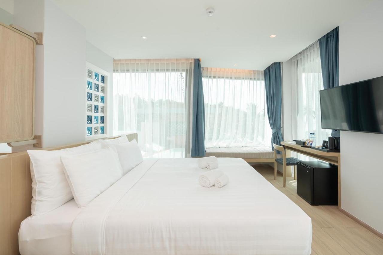 Panwaburi Beachfront Resort - Sha Extra Plus Extérieur photo A room at the hotel