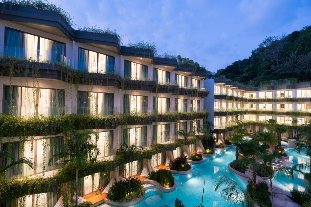 Panwaburi Beachfront Resort - Sha Extra Plus Extérieur photo The hotel at night