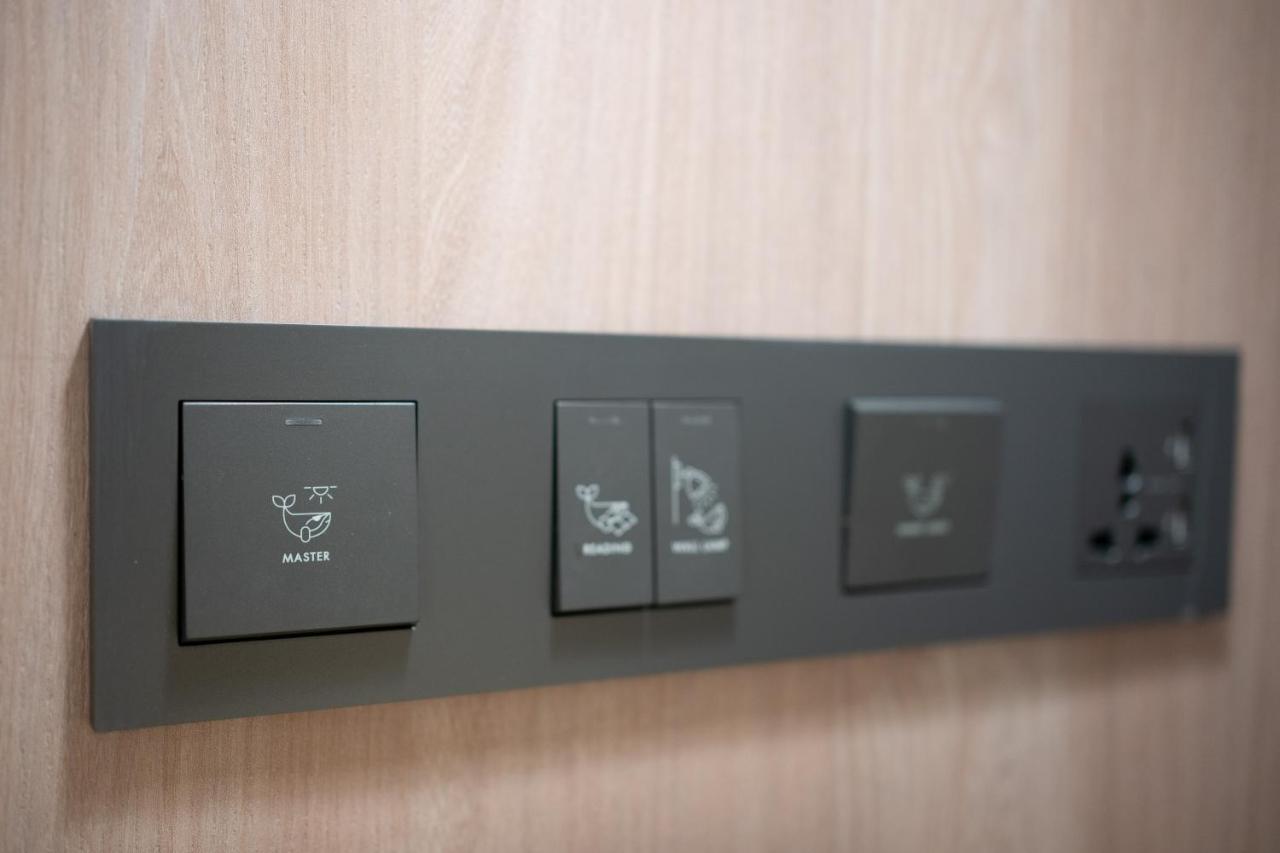 Panwaburi Beachfront Resort - Sha Extra Plus Extérieur photo A wall-mounted light switch