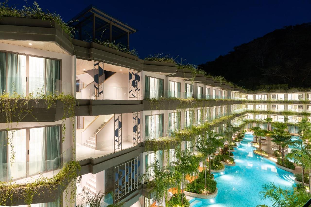 Panwaburi Beachfront Resort - Sha Extra Plus Extérieur photo The hotel at night